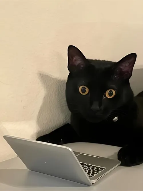 ミニポータブルパーソナルメイクアップミラー。 クリエイティブなミニコンピューター型小型ミラー。 持ち運び可能な折りたたみミラー
