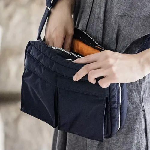 새로운 컬러 도쿄 스타일 나일론 통근용 크로스바디 숄더백 남성용 캐주얼 클래식 메일맨 백 소프트 핸들 지퍼 잠금