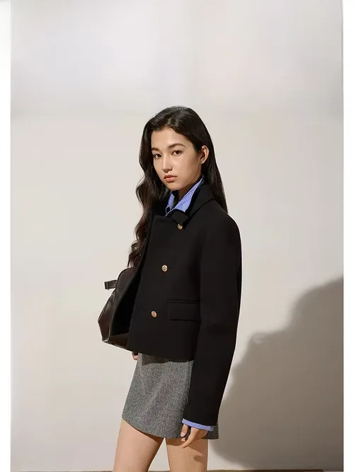 Ochirly 가을 스타일 여성용 재킷 박스형 금속 단추가 달린 정밀 스펀 레귤러 어깨 길이 소매 퓨어 컬러