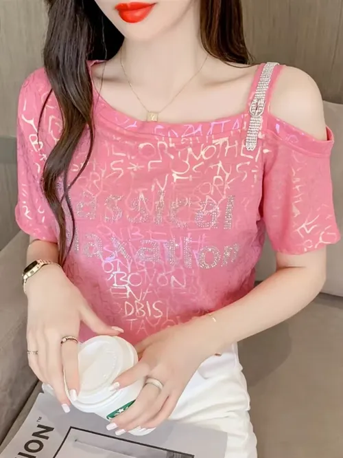 유행하는 유럽 스타일 반팔 티셔츠 여성용 루즈핏 여름 트렌디 다이아몬드 장식 어깨 노출 탑