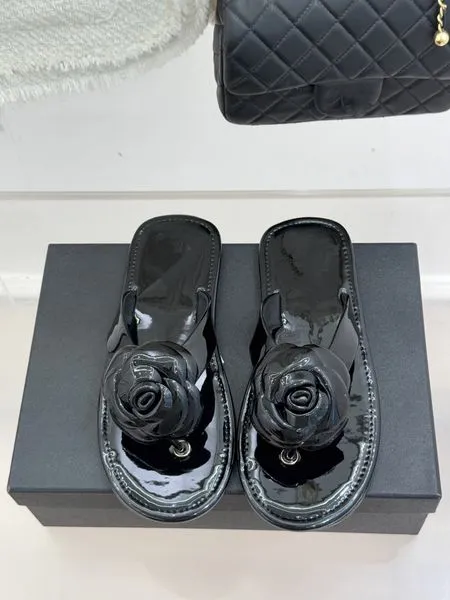 2026 Women Thongs Flip Flops Sandals Outdoor Beach Shoe Designer Velvet Flat Heels Slippers Slides With Camellia Flower Mule Casual Shoe Buckle Straps Leisure 35-41