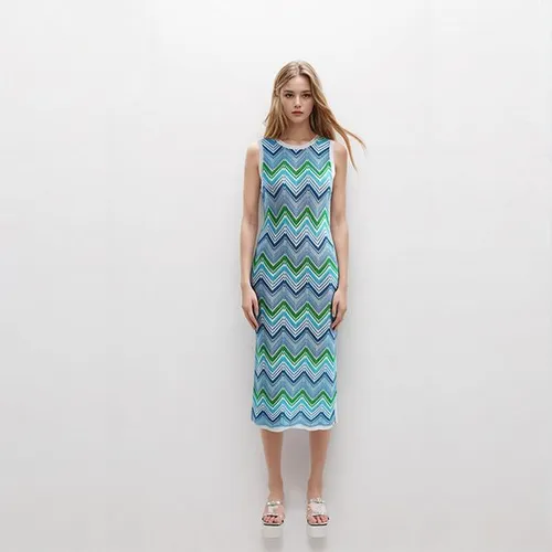 French-style midi knit dress for spring/summer, elegant and ladylike, round neck, sleeveless, wavy stripes.
