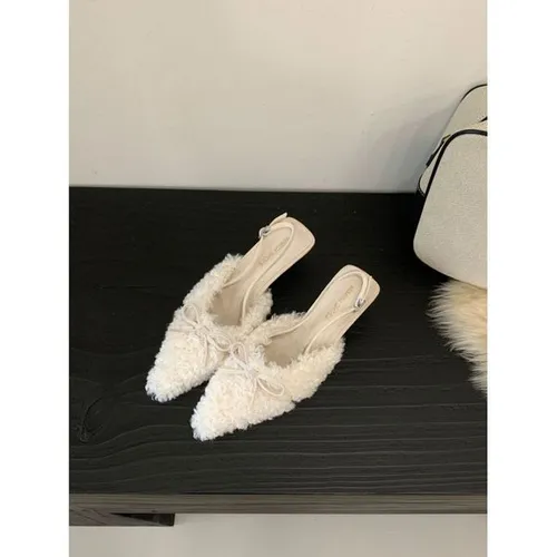 VA01 Chic Fall-Winter Fashion Statement Shoes Featuring a Delicate Lace-Up Design