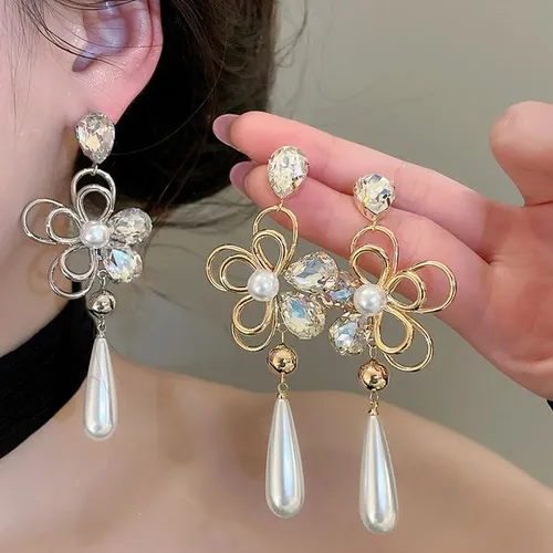 18k real gold plated silver needle with diamond-studded flowers and pearls, vintage fashion elegant earrings, light luxury niche earrings
