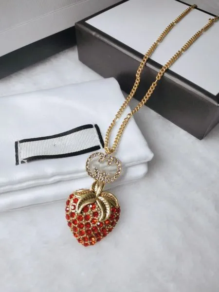 Necklace Charm Necklace Elegant and Fashionable 18K Gold Agate Shell Chain Mother Girl Couple Holiday Birthday Party Gift Chain